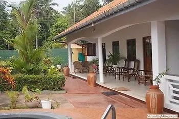 Embiente Guest House Negombo 3*,  Srí Lanka